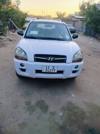 توسان 2009 خليجي  مكفولة من الصبع والضربه محرك 2000 بسمي  ماشيه 200الف...