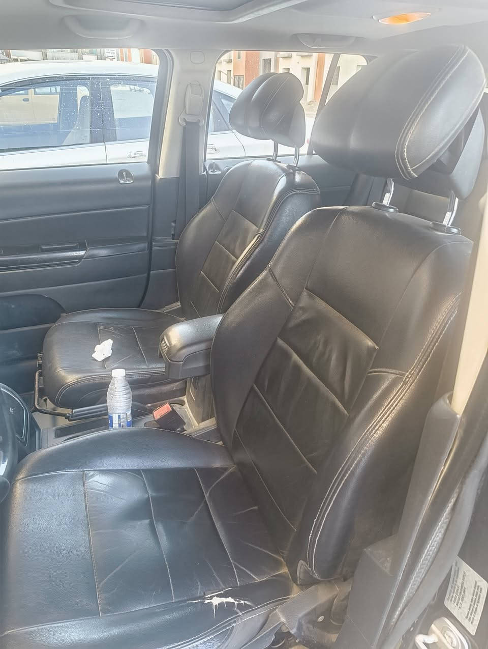 السلام عليكم
جيب باتريوت 2017 بيها صبغ 3 قطع وارد امريكي ضربتها جاملغ خلفي مواصفات كاملة مكينة جديدة وحدادية وتخم تاير وكير ع الشرط للاستفسار .. ***********
