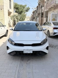 سيراتو 2023 مكينة 2000 دوش موصفات عادي ماشية 7 الف كفاله عامه 07707924...