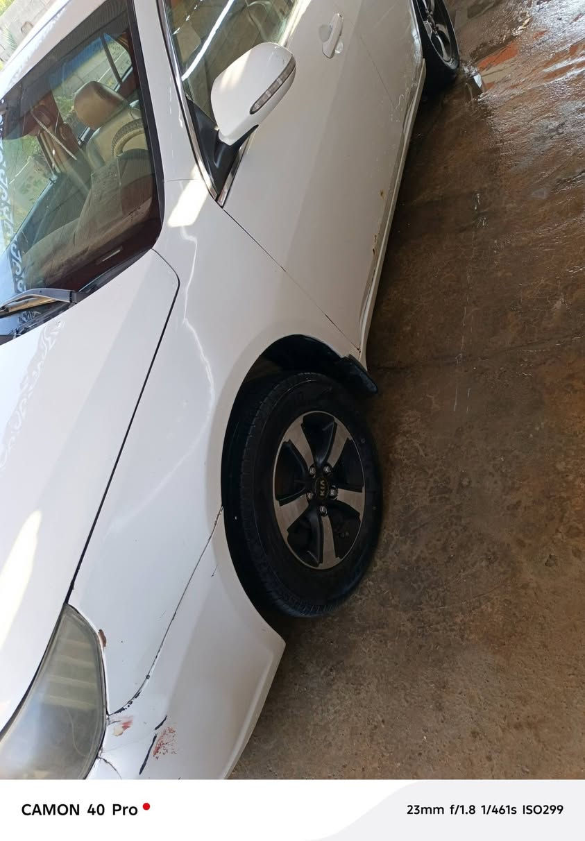 عليكم 
بي وأي دي f6 السعر 43
للبيع 2011
رقم قادسيه انكليزي دولي 
سنويه ساقطه قبل 10 ايام
تتفئه تبريد 
فتحت سقف 
تخم تاير جديد
صدر أمام خلفي قبل يومين اشتغلته
لايت زنون
مكان صلاح الدين بلد
***********
