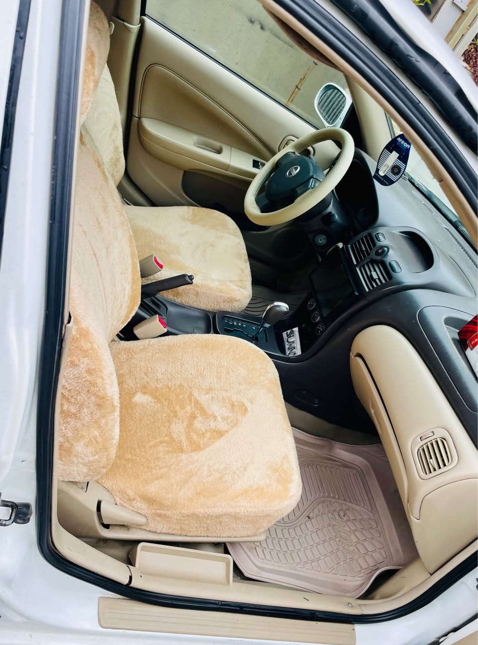 السلام عليكم 

نيسان صني 2009

ضرر
مو صبغ عام ابيع صبغ عام
دواخل ( بطانة جهة السكن بي تصليح) 

رقم سليمانية جديد لحد 2029 هزة جديد لوحة جديد بطاقة بانزين موجود تبريد تدفئة شغال كهربائيات جاهز كير محرك صدر دبلات كله جاهز شرط تحويل والغرامات.

سعر 75$ 

مكان سيارة كركوك كركوك, العراق


**إذا كنت صاحب هذا الإعلان وتريد حذفه لأي سبب، رجاءا أرسل رسالة إلى الدعم الفني**