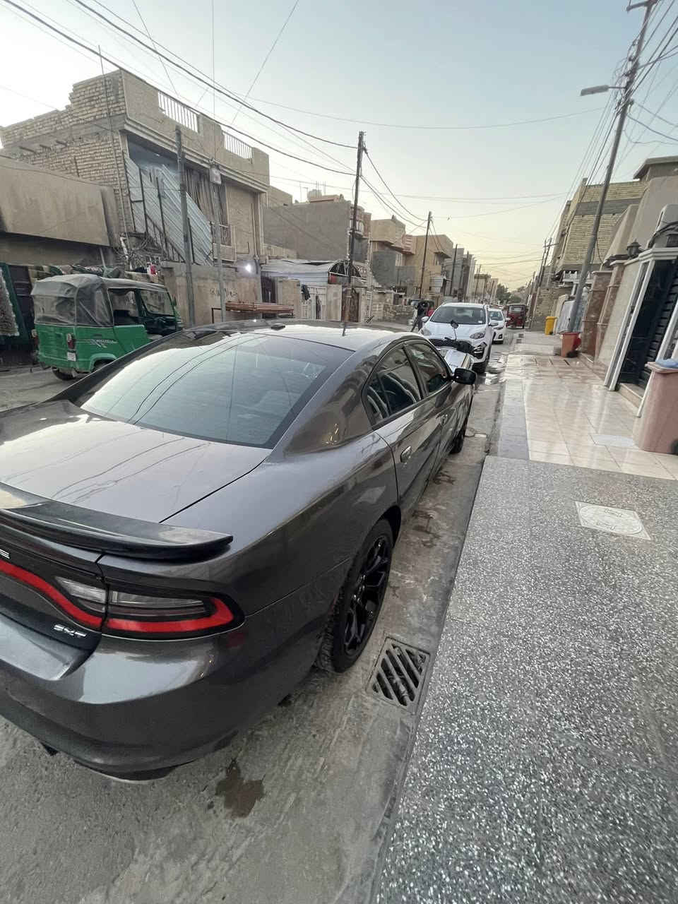 السلام عليكم جارجر 2017 للبيع 
حادثها بارد ب الجنطة وجاملغ ايمن 
المواصفات 
محرك 3.6
شاشة كبيرة 
كشنات كهرباء
ويل حجم ٢٠
حساس خلفي 
تشغيل عن بعد
قطعتين تبريد 
جاهزة من كير ومحرك وتخم تاير جديد رقم بغداد 

الاتصال ع الرقم ***********
