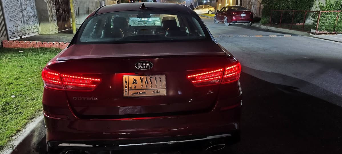 السلام عليكم
Kia Optima S 2019
وارد امريكي 
حادثها چاملغ السايق مصلح بدون ايرباگ
صور الحادث مرفقه
لون السياره ماروني

المواصفات 
1) كاميرا خلفيه
2) مكينه 2,400 GDI
3) شاشه كبيره Android Auto و Apple Car Play
4) رادار امامي و خلفي و جانبي
5) حساس خلفي 
6) تحديد مسار 
7) مثبت سرعه 
8) كشنات جلد و مخمل
9) كشن السائق كهرباء
10) تحكم بالستيرن
11) اشاير بالمري
12) نقطه عمياء
13) لد امامي و خلفي
14) حساس اطارات
15) ثلاث وضعيات قياده ايكو و عادي و سبورت

رقمها بغداد
السياره ماشيه 77 الف ميل قابل  
للتواصل وتساب ***********
