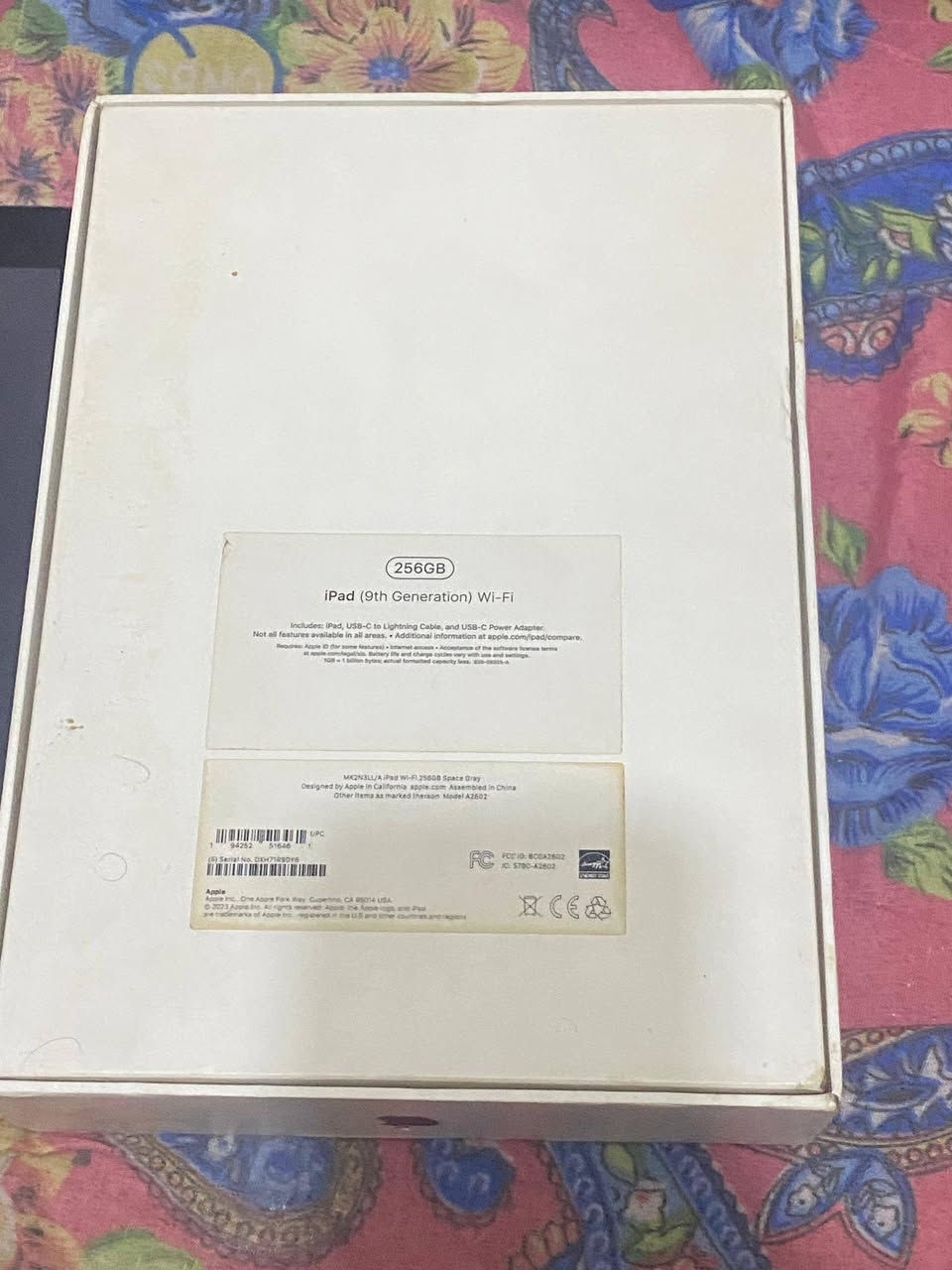 ايباد 9 بي فطر ازغير بل كلاسه اموضح بل صوره
 او بصمه متشتغل 
ملحقاته ايباد او كورتونه 
الذاكرة الداخلية 256
السعر 200 
اخوان لحد ايراسل خاص راسلني واتساب 
مكاني بغداد الزعفرانيه
***********
