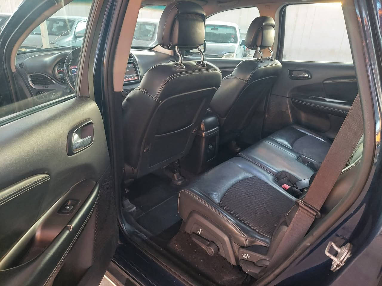 دوج جورني موديل 2017 کروسرود فول للبيع ،
4 سلندر محرک 7 راکب 3 قطعه تبريد مركزي ،فول بصمه ،
سياره ضررها خفيف قطعتين صبغ جاملغ و بنيد ، بدون دواخل ، محرك ، كير ، تبريد ، كهربائيات ، طخم طايات كلها جديده و شرط ،
السعر :- 123 $ وبیها مجال عنوان قضاء بردرش بین عقرە و موصل ،
     ،،،،،،،،،،،،،،،،،،، *********** ،،،،،،،،،، واتساب + فایبر ،،،،،،،،،،،،،
