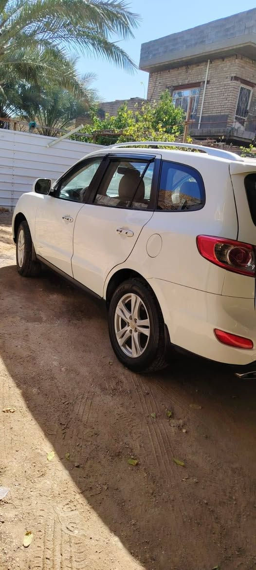 سنتافي 2010
فول موصفات 1/1 خليجي مكينة 3500 رقم بغداد انكليزي بأسمي مكانها بابل 

بصمة تشغيل+فتحة سقف +بصمات ابواب وجنطه+ مرايات شفط

السياره حلوه ومناقصة شي  السعر ***********
