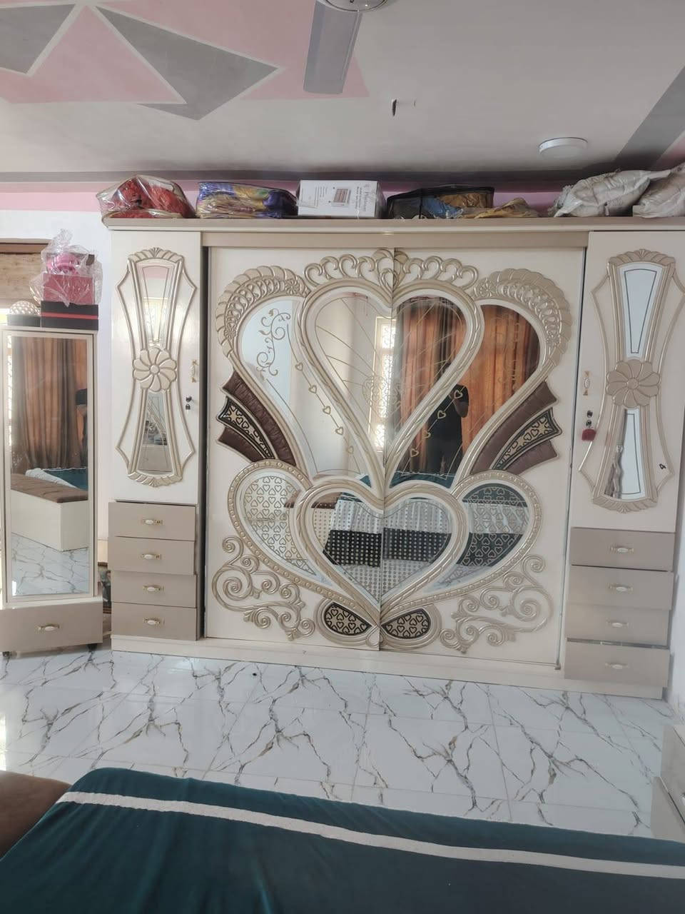 غرفه نوم تركي 9 قطع للبيع نضيفه عنوان بسماية 
الاستفسار ‏‪***********‬‏
