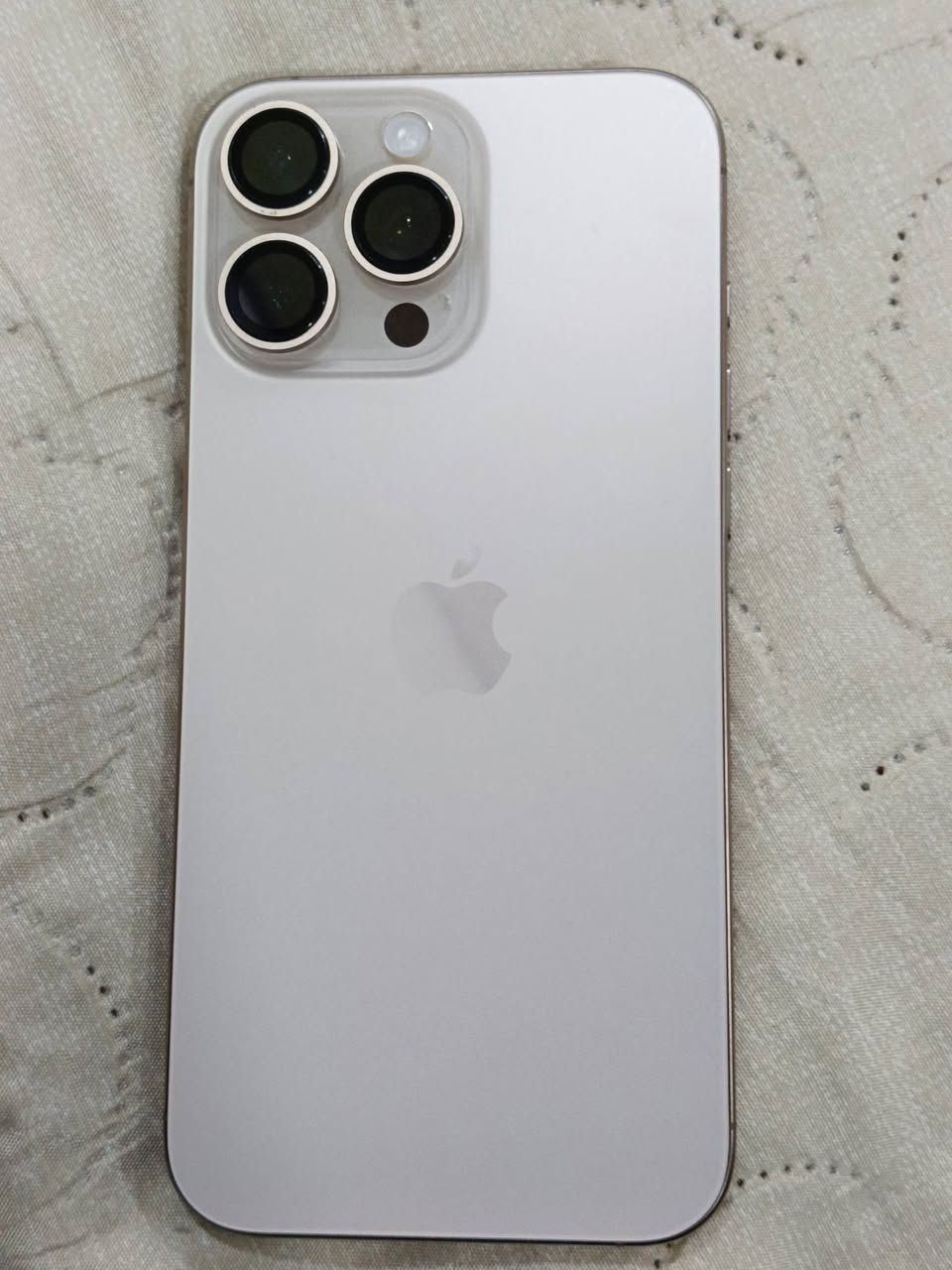 ایفۆن 16 pro max 
256 گیگا جهاز نضیف بدون عیب
بطاریە 100 بیلادیە 
مستعمل قلیل
سعر 1600000 بیها مجال 
ملیون و ست میە
***********
