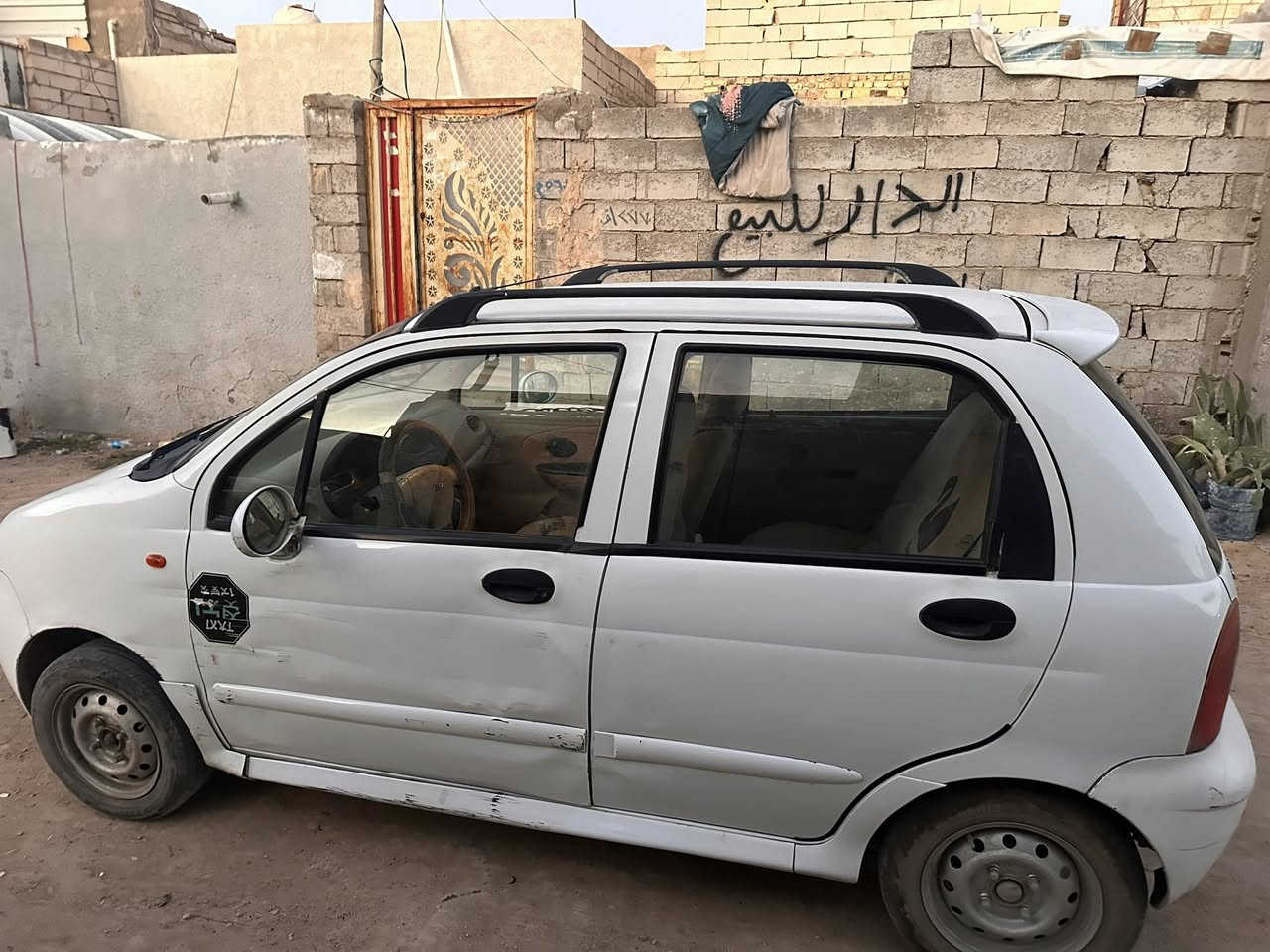 سلام عليكم سياره كيو كيو موديل 2013 سيارت كفاله عامه ضربه يم الباب بس التخم تاير حديد كيل مكفول مكينه مكفوله سعر ٣٢ ورقه وبيه مجال حك جيه باقي تفاصيل خاصه السياره ما متعوبه بعده بحيله كير عادي وتماتيك رقم 
***********
