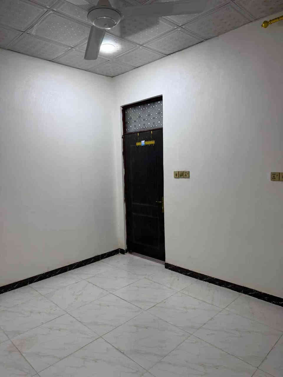 بيت للايجار 50 متر بيت جديد مامسكون
نجف مقابيل ملحق قريه الغدير عمود 317 بلخط الثاني
يحتوي على غرفه وصاله ومطبخ  وصحيات داخليه ومكشوفه 
 لاستفسار عل رقم ***********
