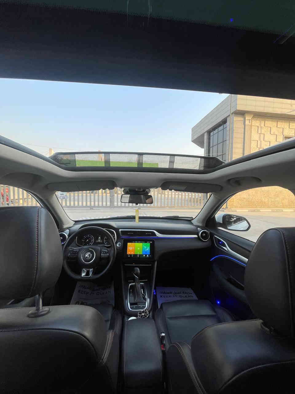 السلام عليكم 
MG ZS 2020 خليجيه 
محرك 1.5 تنفس طبيعي 
ماشيه : 79 الف كيلو متر 
رقم اربيل سنويه وهزه ورقم جديدات بسمي 
—————
مواصفات: فول 1/1
-بانوراما 
-شاشه كبيره 
-بصمه 
-كشنات جلد 
-تبريد بيانو 
-تبريد قطعتين 
-اناره محيطيه 
-لد نهاري 
-سايد بريك بصمه 
-اوتو هولد 
-كامره دواره 
وبعد بيها هواي مواصفات
—————-
الكشر:
مكفوله من الضربه والصبغ والتبديل 
—————
ميكانيك:
كير محرك صدر تبريد كهربائيات بحالة الوكاله
ادامه كامله 
تخم تاير جديد 
—————
مكاني البياع حي الاعلام 
السعر: 119 وبيها مجال بسيط للشراي 
رقمي : ***********
