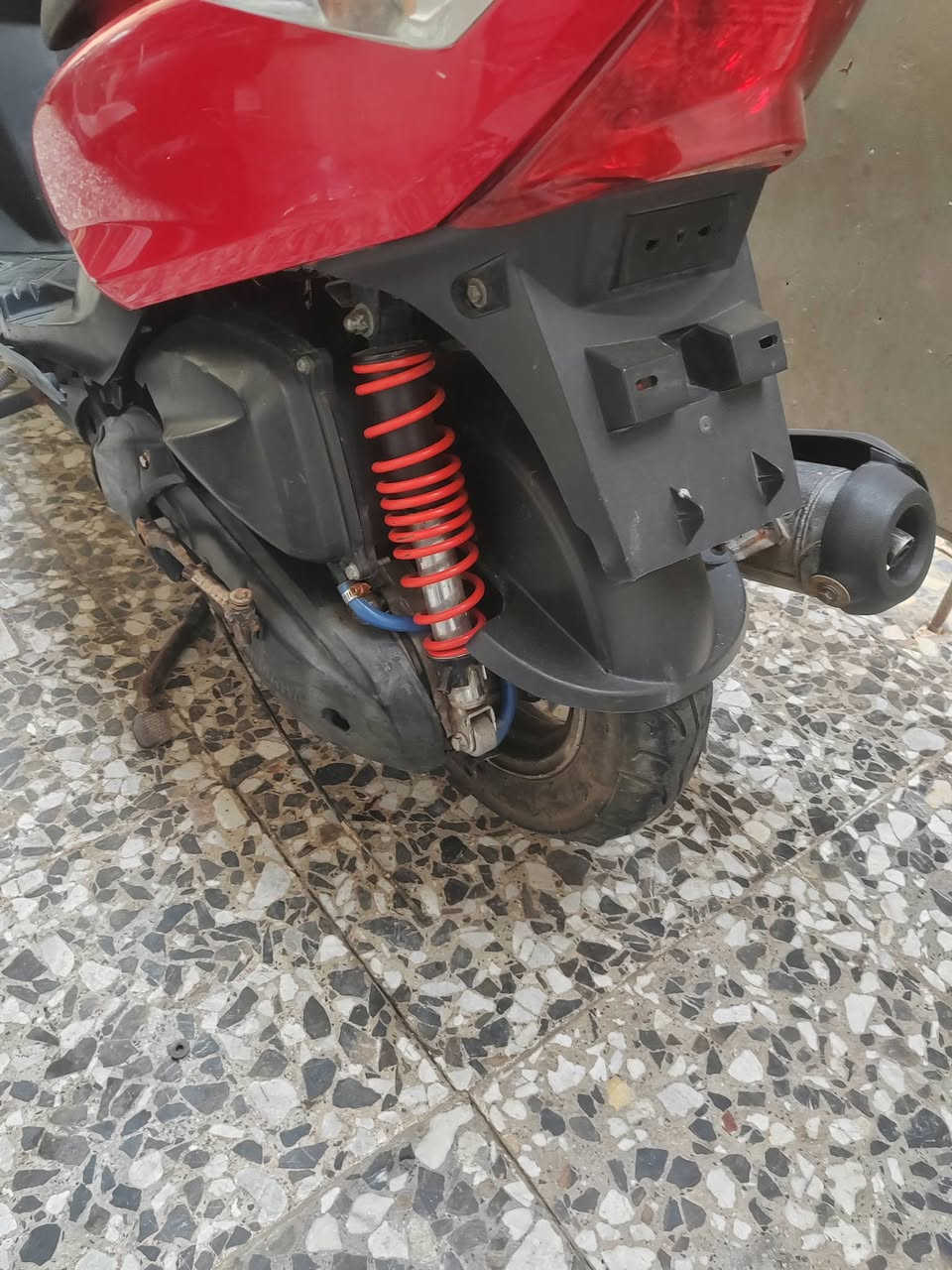 سلام عليكم دراجه ثعلب للبيع كامله مابيه نقص نكره سلف هندر شلعه معدل دراجه بلاديه السعر ٤٠٠ وبيه مجال المكان الدوره الرقم ***********الشراي يتصل لادز رساله
