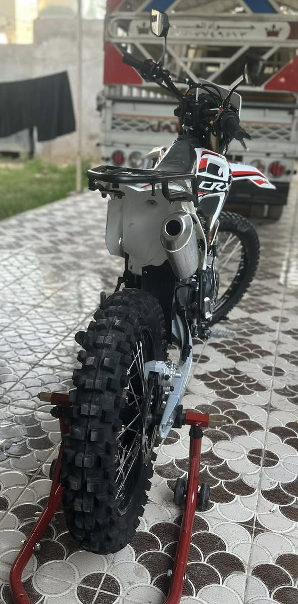 سلام عليكم قفاز CRX ٣٠٠  موديل 25 شهر  صارله  ما مسحوك يعني استخدام قليل المكان ديالي. الي شراي يتفضل ع رقم وتساب موجود ***********
