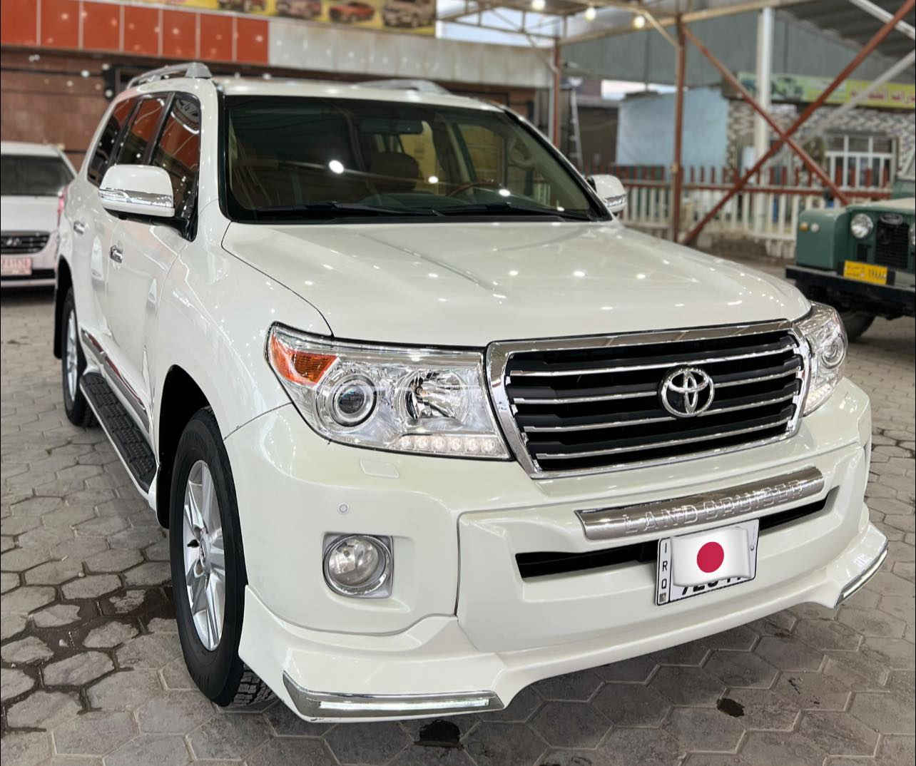 سلام عليكم تحيه طيبه
للبيع 2015 اصل بليته وسنويه كفاله صبغ وبارد وفتح داخل قرميدي سياره فطيم 
فول 4 كامرات حساسات زراك لايت دفلوك 
مري شفط لايت متحرك  تشغيل عن بعد سياره جديده ماشيه 166 مكينه مامفتوحه على وضع شركه رقم بغداد بسمنه مكانه نجف 
سعر 415 وبيه مجال ***********
