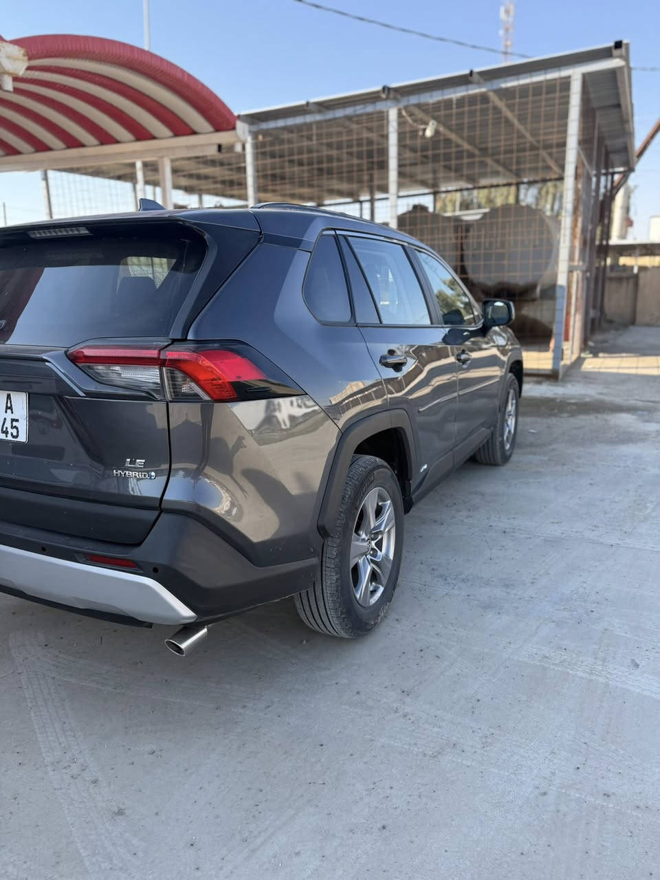 سيارتين 
كامري 25 وراف 24 هايبرد مرقمات وتفاصيل واضحه الكامري شبرين صبغ بالبيونيد بدون دواخل وايرباك ماشيه 14 الف ميل سعرها 225$ 

والراف جاملغق صبغ خلفي والجاملغق الامامي بلادي 
ماشيه 27 الف ميل سعرها 220$ 
الشراي يتصل *********** 
العنوان الحويجه قرى الحلوات
