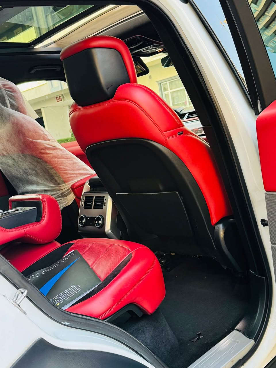 RANGE ROVER Sporte 2018 
رانج روفر سبورت ٢٠١٨ کلین تایتل 
سنة الصنع : 2018
العداد : ٤١ الف فقط
#ملاحظات: السيارة جديدة كلش عبالك زيرو ماشالله
محرك V6 ( سوبر ارغب محرك ) 

سعر : ٣٧٥ و مجال بصیط لطیبین 
مۆبایل / ***********
📍السيارة مكانها سلیمانیە 

المواصفات فوول ١/١ اعلی فئە 
• فتحة سقف: پانورما ( قابلة للفتح )
. صندوق شفط 
. بصمە
• نظام تعليق هوائي ( جكات )
• دوسات جانبية كهربائية
• نظام التحكم بتماسك العجلات
• دخول ذكي + بصمة تشغيل
• نظام توزيع ضغط المكابح
• خاصية تثبيت مقاعد الأطفال
• مدخل لربط الاجهزة الموسيقيه IPod
• نظام المساعدة على صعود الطرقات
• نظام التحكم بنزول التلال
• نظام المساعدة على الكبح
• نظام الدفع الرباعي الدائم
• شاشة لمس قياس 8 إنش مع نظام ملاحة
 • نظام صوتي من نوع Meridian
• صندوق خلفي شفط 
• نوع المقاعد: كهربائي - جلد - تدفئة و تبرید 
• مكيف خلفي مع وحدة تحكم منفصلة 
• أكياس هوائية: 10
• الحساسات ( أمامي + خلفي )
• المصابيح: رأس متحرك - زينون - إضاءة LED

#ملاحظات: السيارة مكفولة كفالة عامة جديدة كلش عبالك زيرو .. جديد مدخليها سيرفس شركة من دهن وفلاتر ، والباقي كلها على وضع الشركة ممفتوح برغي منها ..بالحقيقة احلى من الصور بهواية .. إذا متشوفها بعينك متعرف اشكد جديدة ..  سنوية هزة فحص كلها جديد . السليمانية, العراق
