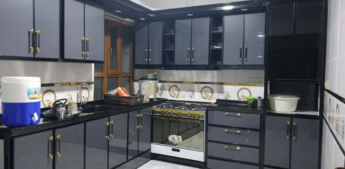 كوانتر المنيوم الاصلي مواد للبيع 
عنوان الشارع سنجار مقابيل تربيه تلعفر مجمع الهابش 
***********
