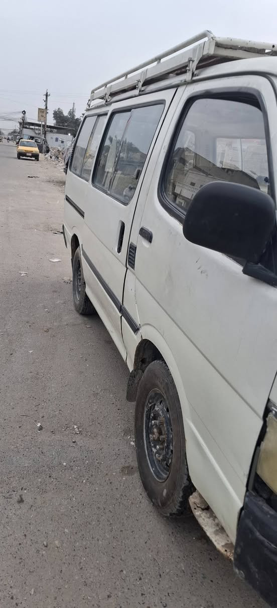 سلام عليكم كيا هايسة 1994 رقم بغداد مشروع وطني تحويل ثاني يوم مصفر غرامات بس هية باقي سنوية ماصاقطه 
بدون كشنات بس السايق والبصفة كاعية جديدة مسويهة
كيرمحرك ملكة 3000 سعر 38وبيها مجال مكاني بغداد مدينة الصدر الستفسار ***********
