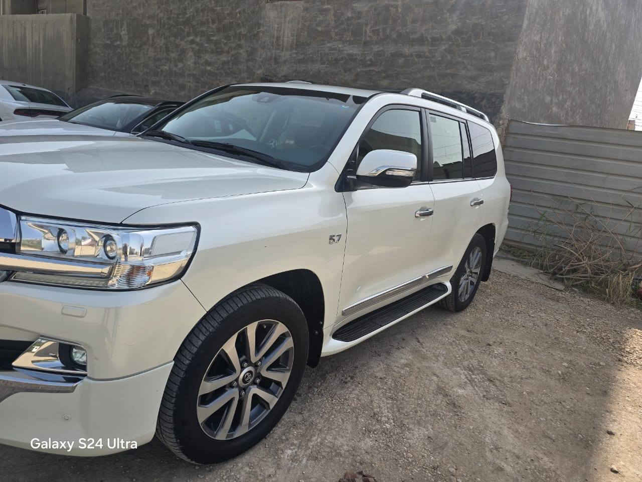 السلام عليكم ورحمة الله وبركاته
تيوتا لاندكروز
2017
فول مواصفات واحد ع واحد
رقمه بغداد الإنكليزي الجديد
سنوية مجدده ل 2029 هزه جديده
كير محرك حداديه تخم تاير مكفولات
تبريد تدفئه كهربائيات كفاله
السعر 440 وبيه مجال
الاتصال ***********
