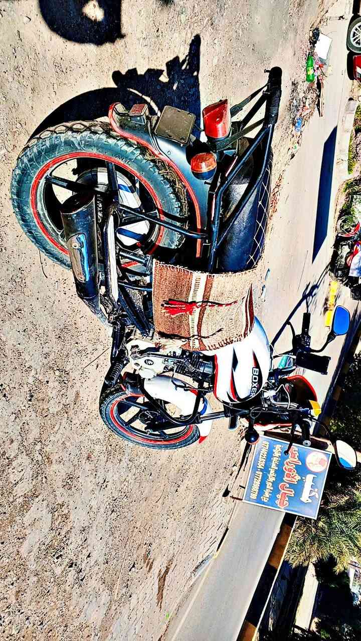 مكلف بنشر دراجة بوكسر موديل 20 اوراق كاملة أصولي شرط الترقيم بيهة خيط دخان بداية يعني تايرات زوج جدد دراجة نكرة بكل وقت السعر 1100 وبيهة مجال مكلف بنشر رقم صاحب الدراجة ***********
