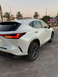 لكزس NX هايبرد • مشي ١٥٠٠٠ ميل • تحويل مباشر