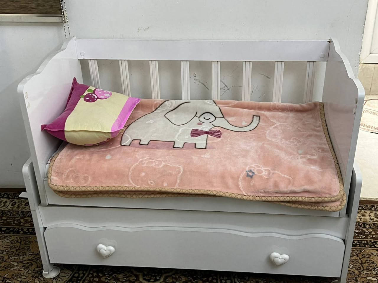 جربايه طفل  وكركوت بنفس الوقت هزاز تجي من صفحه مفتوحه تصير بصف الجربايه السعر ٤٠  الف مع دوشك طفل جدا نضيفه كامله مكاني حي الاعلام *********** بغداد, العراق
