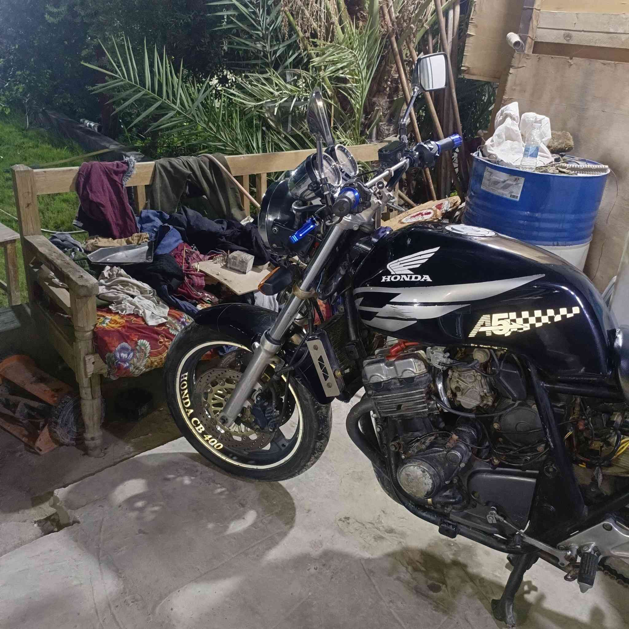 السلام عليكم دراجه سيبي 400 جيل الاول دراجه نضيفه مجفته جديد بس بيه خربطه بسيطه بالكابرترات اوراق اصوليه  سعر 1300 بيه مجال بسيط الاستفسار اتصال 
‏‪***********‬‏
