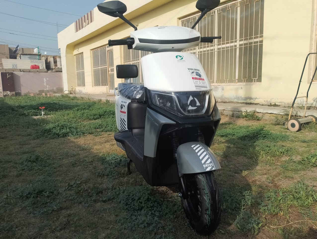 السلام عليكم درجه شحن كهربائية موديل 2025 السعر 600الف وبيه مجال التفاصيل على هذا  ***********  المكان الديوانيه
