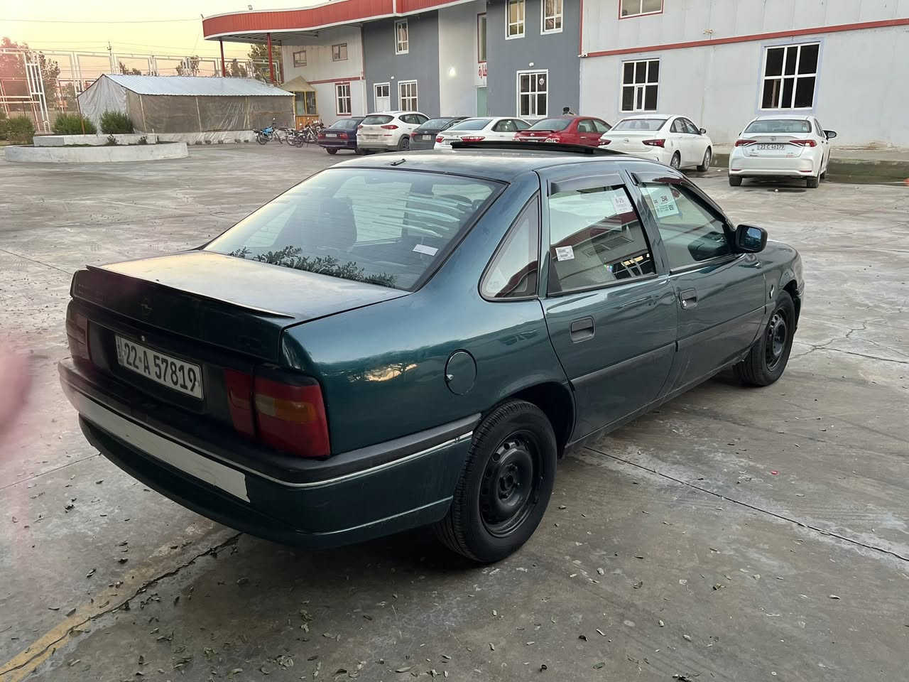 فكترا موديل 95 رقم اربيل جديد لحد ٣٠ محرك ٢٠ بدون عيب سيارا بلاديه بدون صبغ بس بيهه طخه جاملغ سكن سعر 42 بي مجال بسيط ***********
