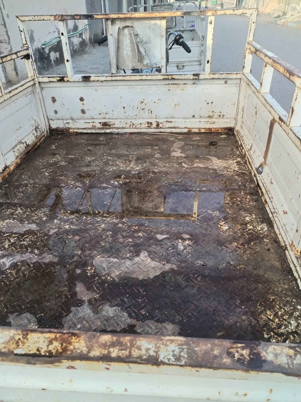 سلام عليكم ستوته لبيع كلك مكفوله من سرقه محرك نضيف مابي شي شاصي بيه لحيم  تايرات نضيفات كهربايات شغاله عايزه ربط   السعر 450 وبيه مجال  الرميثه حي المهندسين ***********
