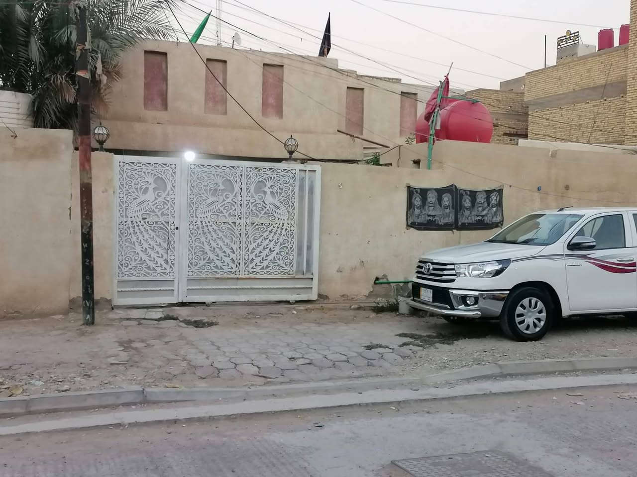 السلام عليكم 
متوفر لدى مكتب 
مالك الدريساوي للعقار  
بيت في زين القوس ضهر شارع الشيرازي 
مساحه 200م 
سعر 125 مع المجال 
عنواننا 
كوت الشهداء نهاية شارع الاطلال 
مستعدون لاستقبال عروضكم 
_________ 
لاستفسار اكثر على الخاص او الاتصال على الأرقام التالية : 
المكتب :      ***********
واتساب :    *********** 
____________________________________
أسعار العقارات التي تعرض من قبل الزبون الى البائــع . - لا نملك الحـق فــي خفـض او رفــع الأســعار لــجميع العقــارات . - هدفنــا التسويــق العقـاري وتقديــم افضـل الخدمات العقاريــة . - تقــديم الأستشارات التسويقيــة فــي عمليــات البيـــع والشــراء
