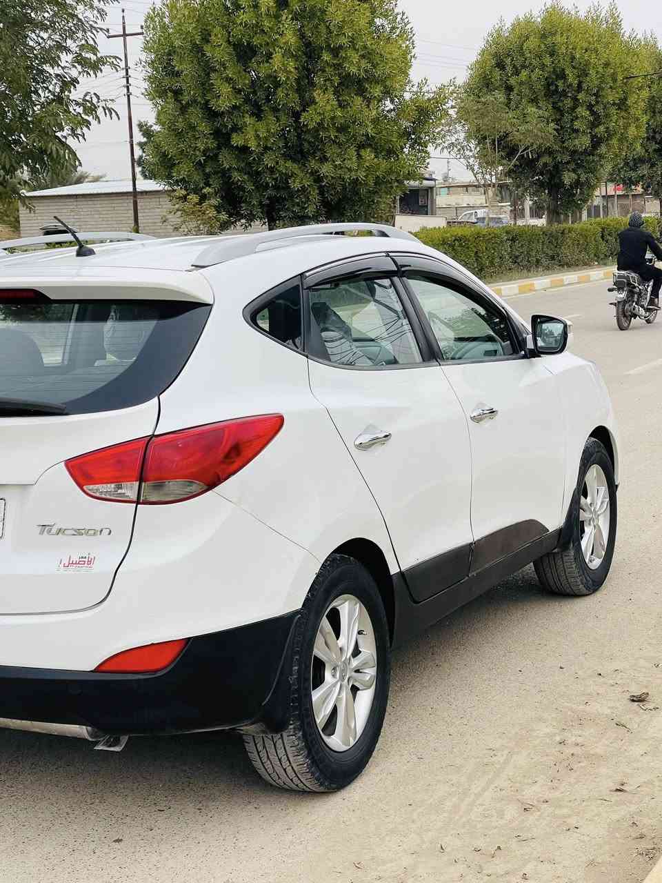 السلام عليكم
توسان 2013 خليجي 
جديده كلش 
مكينه مامفتوحه 
بيها قطعتين فقط بنيد وباب الصدر بدون دواخل شرط 
بغداد ب اسمي. 
السعر  126 وبيها مجال 
بابل الشوملي 
***********
