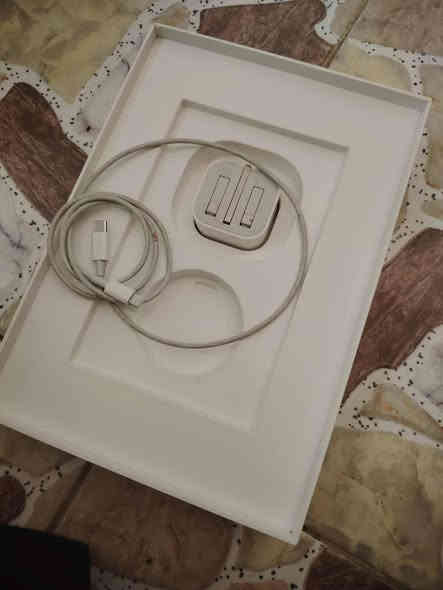 ايباد 9 ذاكره 256 نظافه 99 بالميه جديد شاحنه وكارتونه ولزگات وگفر جهاز صارلي شهرين من أخذته سعره 325 وبي مجال اتصل ***********
