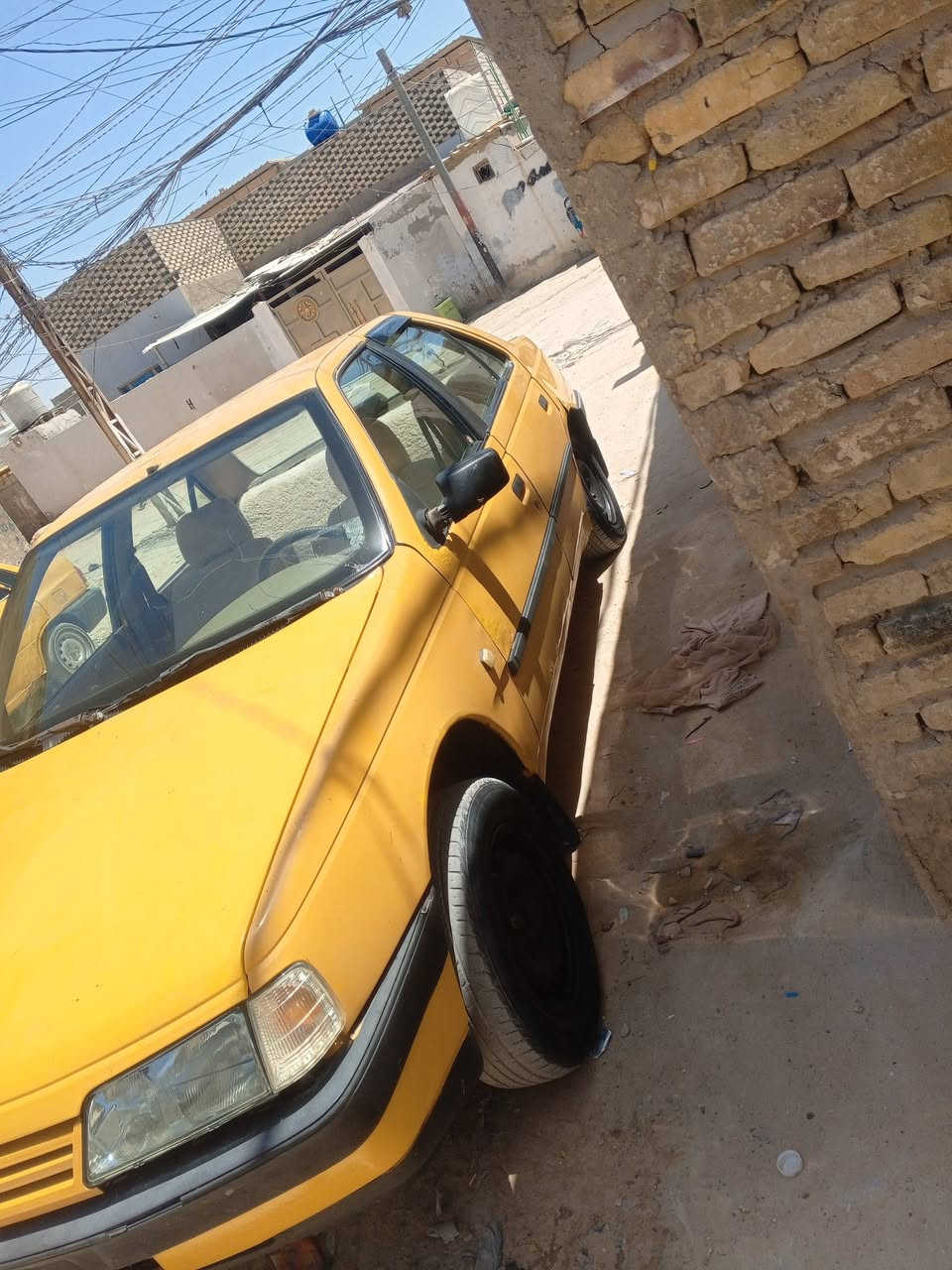 405للبيع سياره جاهزه كير ومكينه جدد كهربايات شغاله سياره نضيفه حيل سياره مصفره هيه وغرامات صاحبه بل دوانيه ماواصله بيع عل اهل وضع هاذه العنوان نجف سعر 13ورقه 
***********
