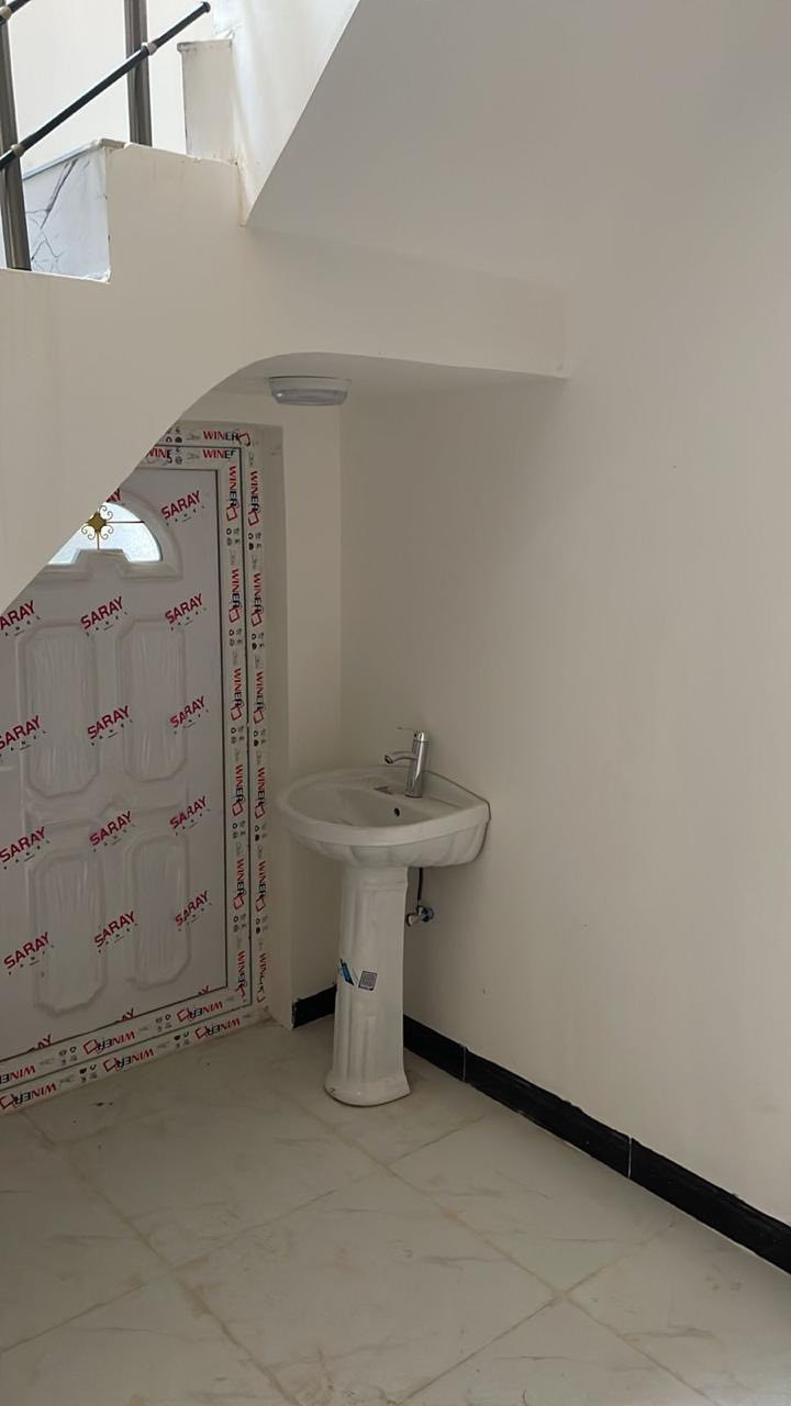 السلام عليكم 
بيت لليجار  الديوم 6000
المساحه 100 متر
عدد الغرف 3 
الاتصال على الأرقام 
***********
***********
