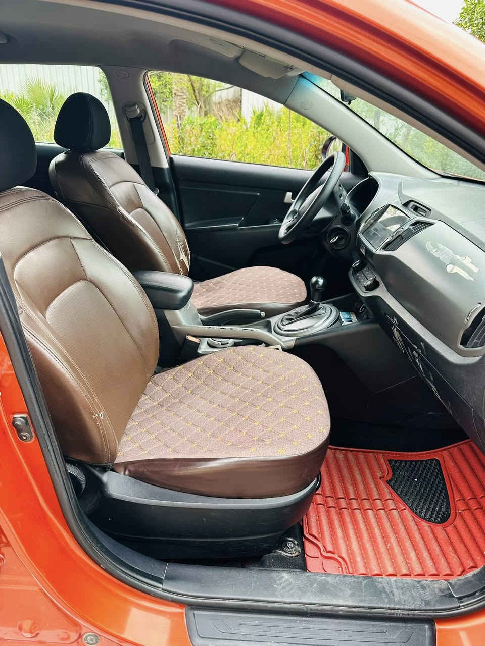 السلام عليكم ♥️
سبورتج 2015 خليجي
السيارة مكفولة من الصبغ او تبديل 

بيها بارد بلباب اليسار وشي كلش بسيط بلصندوق 
مواصفات عادي 
شاشة كبيرة وكامرة وحساس خلفي 

السعر 143 وبيها مجال بسيط 
بأسمي السيارة رقم الجديد 
***********
