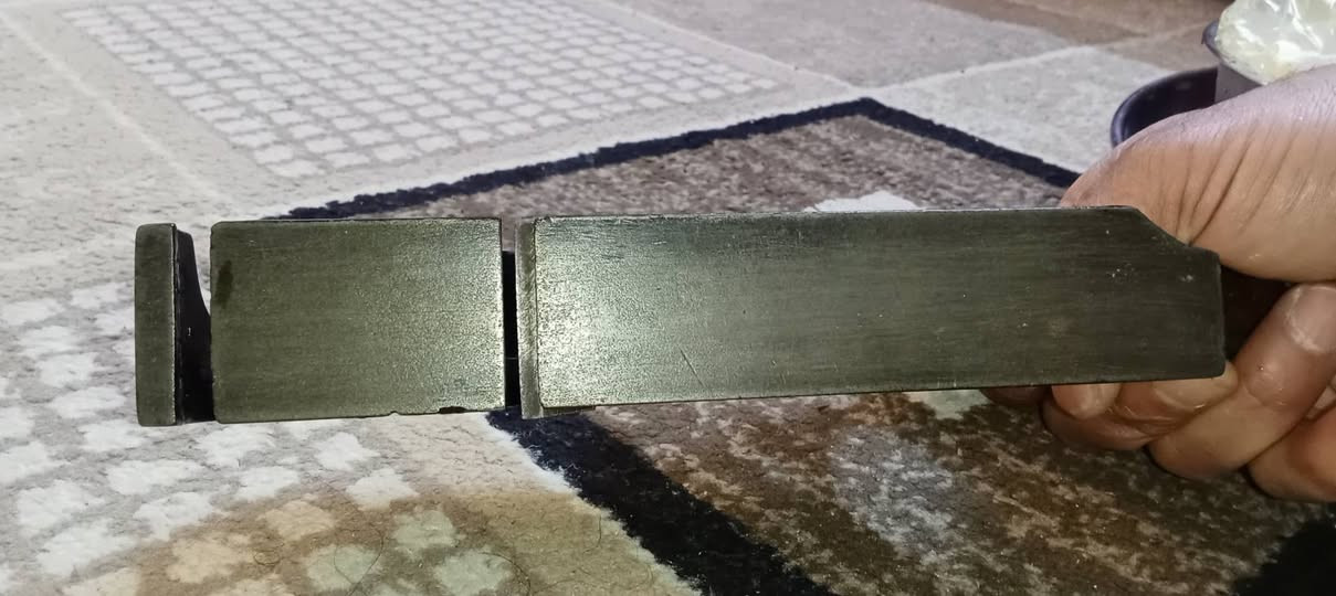 السعر 130 النوعيه إنجلترا ام جمبين للاستفسار اكثر على الرقم ***********
