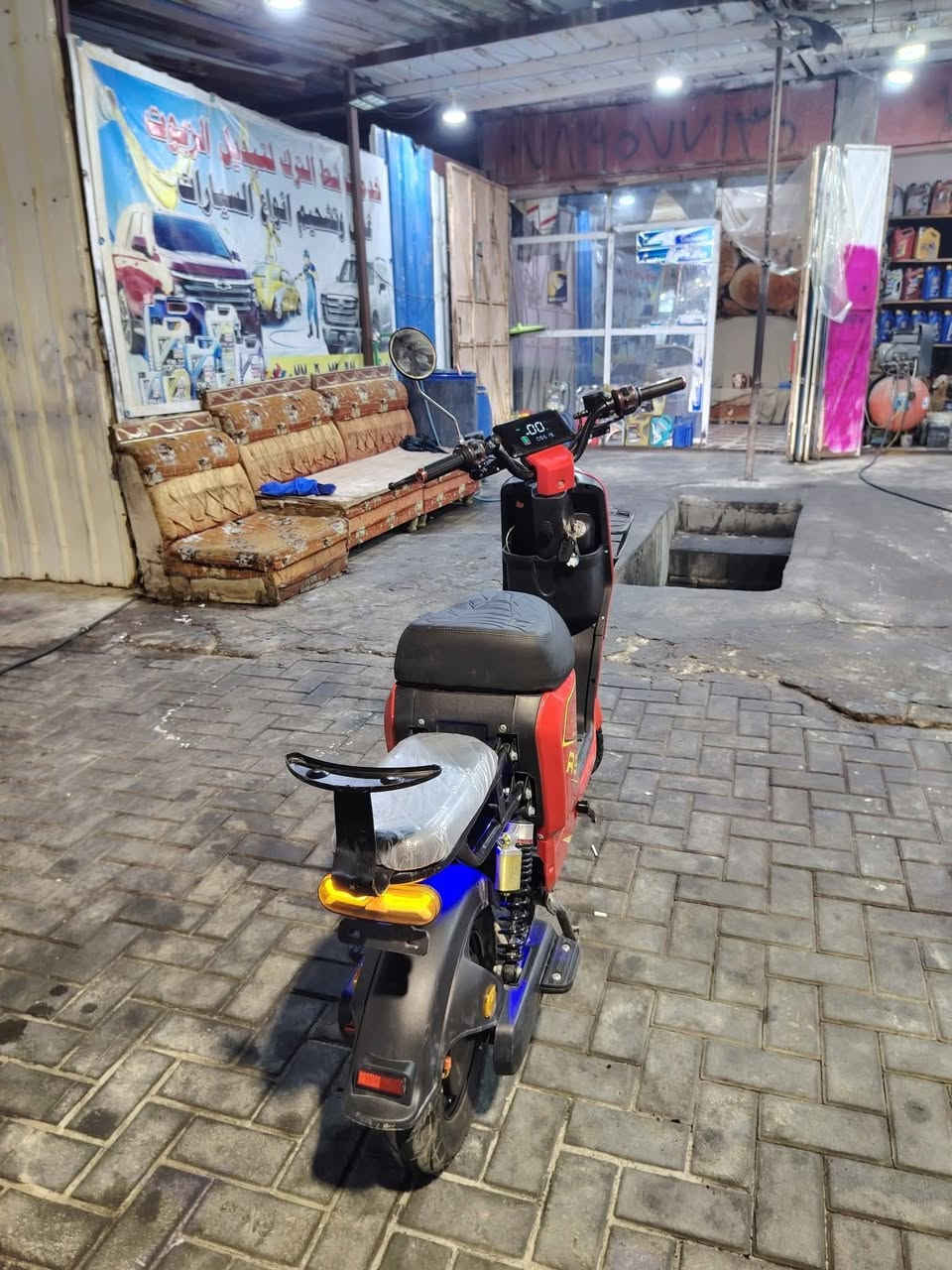 سلام عليكم R9 للبيع ٢٠٢٥ مواصفات بطاريات ٣٢ أمبير لايت عالي ناصي دبل رباعية الدراجه جديده جيسً شاشه حديثة نضام بارك وبك
حساس تنبي سرقه 
لون احمر 
شاحنه وكفات 
كشن لايلون حراري 
البطاريات انسه صرف شحن 
ملف ٢٠٠٠ 
عدسة الشيطان وبعد مواصفات معروفة 
سعر 450بيهة مجال عنواني البصره معقل 
***********
***********
