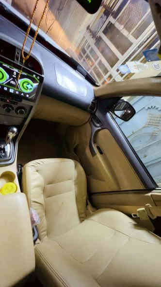 السلام عليكم ورحمة الله وبركاته
تيكو ١٢ رقم بغداد انكليزي
سيارة ماشيه ٨٨  كير كهربائي مكفولة من كلشي عده بارد بصيط جدأ    السعر ٧٣ وبيه مجال
بغداد مدينة الصدر
***********
***********
