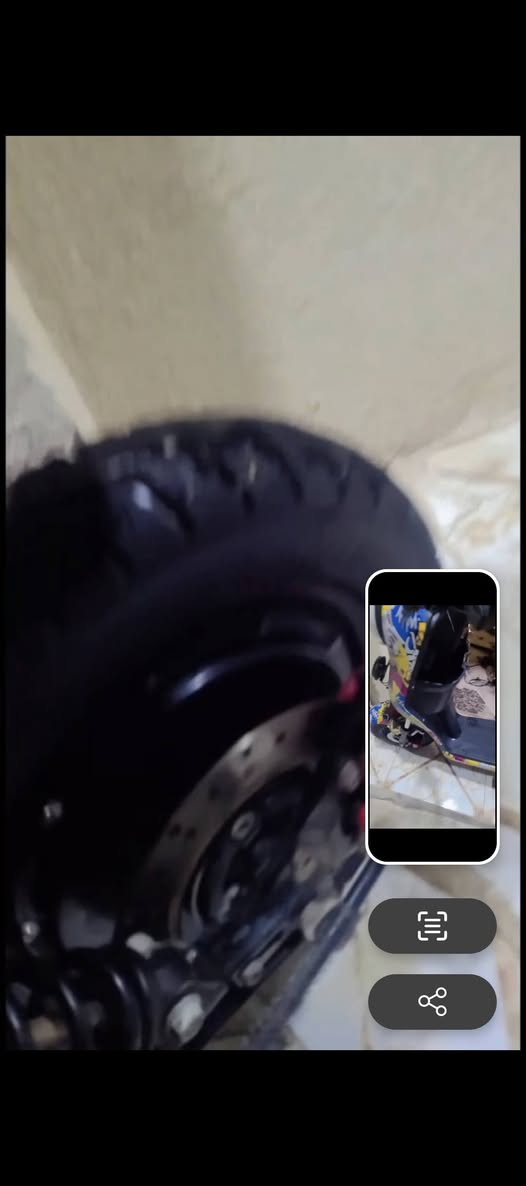 للبيع: دراجة شحن R8 الجبارة (بحالة ممتازة) ⚡
​إذا كنت تبحث عن التوفير، السرعة، والمتانة في نفس الوقت... الدراجة الكهربائية الشهيرة R8 معروضة للبيع الآن! دراجة عملية جداً، اقتصادية للمشاوير اليومية، وتتحمل العمل الشاق.
​📊 المواصفات والمميزات:
​الموديل: دراجة شحن R8.
​البطارية: بحالة ممتازة [اكتب هنا: مثلاً جديدة أو كفاءتها 90%]، تضمن لك مسافة مقطوعة طويلة بالشحنة الواحدة.
​المحرك: قوي جداً، عزم ممتاز في الصعود والسرعة.
​التحكم والراحة: تحتوي على مساعدات (جامبينات) مريحة جداً لامتصاص الصدمات في الطرق غير المستوية.
​الأمان: منظومة مكابح (بريك) قوية واستجابة سريعة، مع إضاءة LED أمامية وخلفية ممتازة للقيادة الليلية.
​الإضافات: شاشة رقمية (ديجيتال) واضحة لمعرفة السرعة ونسبة شحن البطارية.
​🔍 حالة الدراجة:
​الدراجة نظيفة جداً وبحالة [ممتازة / شبه جديدة].
​لا تحتاج إلى أي مصاريف إضافية، "شغل واطلع".
​جميع الإكسسوارات والأنوار والعدادات تعمل بكفاءة 100%.
​💰 السعر والمكان:
​السعر المطلوب: 450000] (قابل للتفاوض البسيط للصادقين).
​الموقع: [البصره الزبير ].
​📞 للتواصل والاستفسار:
يرجى المراسلة عبر الرسائل الخاصة أو الاتصال على الرقم: [***********] البصرة, العراق
