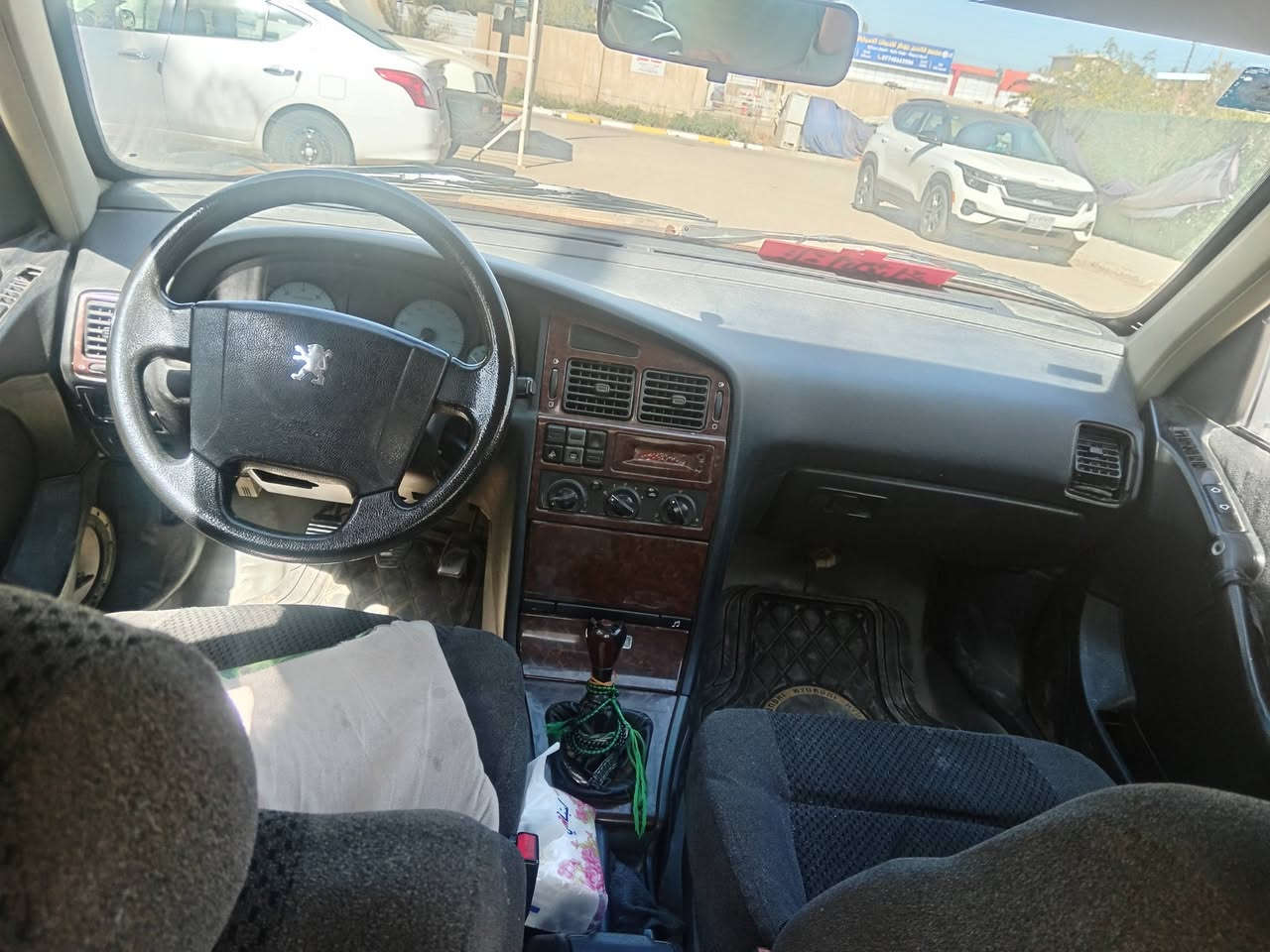 السلام عليكم بيجو بارص ٢٠١٥ مكفوله كير ومكينه وكشر عده هاي الضربه بيها مكاني شعب حي البساتين عارضها ب٤٦ وبيها مجال ***********
