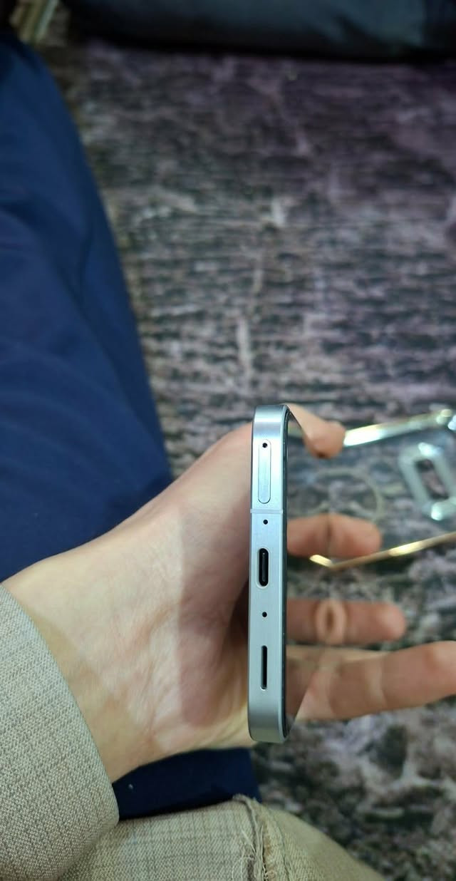 سامسونج اي 56اخو الجديد ملحقات كاملة باكيت والكيبل الاصلي للبيع السعر ٣٧٥ وبي مجال بسيط  
للاستفسار الاتصال ***********
