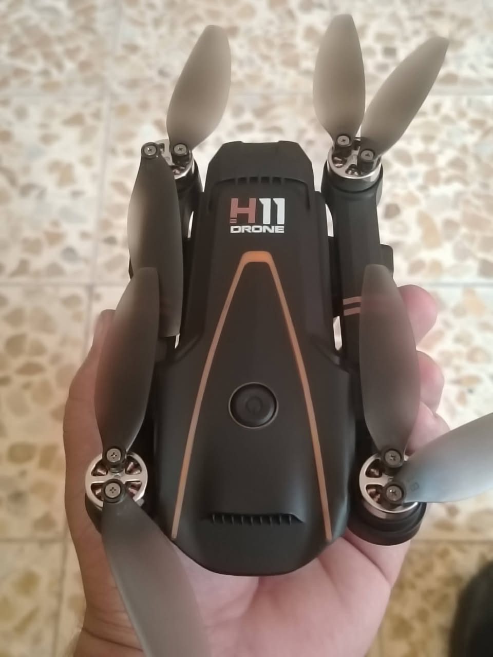 سلام عليكم شباب عندي هاي الدرون جديده بس الشاشه مثل مواضحه طالع بيه خطوط بس الله يشهد اول مره من شغلته كلشي مابيه شو هسه صارت هيج التفيده يخلي سعره وبل عافيه جديد وشرط الطيران وياه ٢بطاريات


**إذا كنت صاحب هذا الإعلان وتريد حذفه لأي سبب، رجاءا أرسل رسالة إلى الدعم الفني**