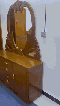 غرفة نوم خشب صاج عراقي السعر ٧٠٠٠٠٠ الف  رقم الهاتف ٠٧٧٥٨٤٧٨٩٠٧