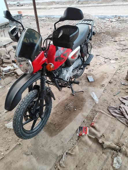 دراجه بوكسر موديل ٢٣ مرقم وسنويه دراجه سعر مليونين ونص ٢,٥٠٠ انا مكلف رقم صاحب الدراجه *********** عمارة
