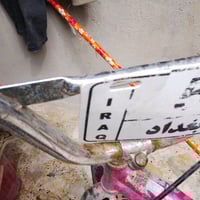 دراجة أطفال وردية اللون بحالة جيدة. تحتوي على زينة ملونة على العجلات ا...