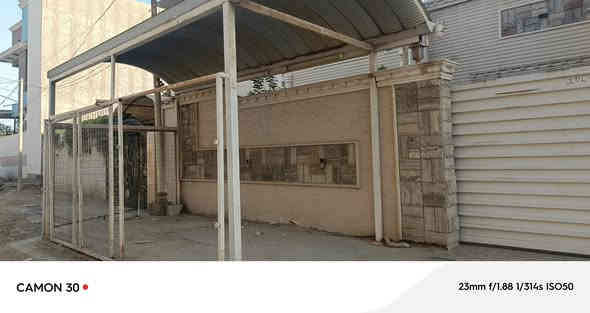 دار للبيع ٢٠٠ متر
طابقين
٤ غرف نوم (غرفتين جوه و غرفتين فوك) 
صحيات ٣ ( واحد خارجي و ٢ داخلي واحد فوك و واحد جوه) 
مطبخ حار و بارد مع  كاونتر خشب حديث ( مثل ما موجود بالصور
مخزن 
سطحين 
حديقه 

السعر 375 و بي مجال 

للاستفسار الاتصال على الارقام التاليه ( يوجد واتس اب) 
***********
***********

العنوان : 
بابل / حله / بكرلي / قرب قسم الصحه العامه
