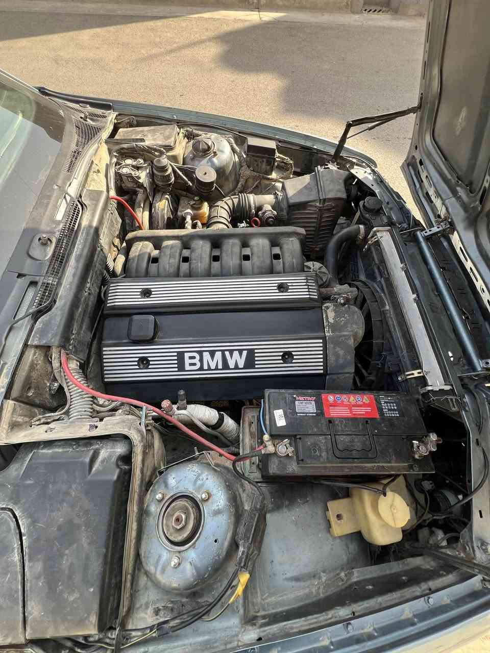 السلام وعليكم  عندي سياره بي ام 91 حجم 525 سياره تعمير جديد وجاهزه من كير ومحرك وتبريد حداديه بس عوزها غرفه شويه تعبانه الكسنات ولبطاين ولباب يواد دوشمه لايت بس كلوبات وبكلايت بس كلوبات وعندي غراض هم انطيكياهن وياها وذا تحب تستفسر خابرني وتمر بكان سياره بغداد كاظميه سعر سياره 48 وبيها مجال حك جيه تحولي بنفس اليوم دعاميه وترايش ام ***********
