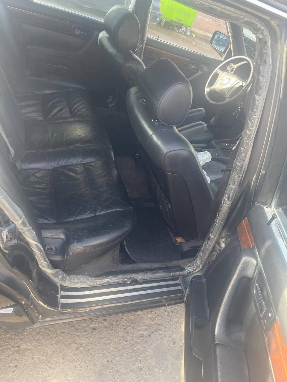 735موديل 1992السياره فول كير محرك شرط صدر امامي خلفي جديد  سياره تحويل شرط رقم دولي سنويه ل2030 هزه جديده سياره متعوب عليها دبل ايرباك فول كهرباء سلايت طكتين السعر 60 وبيها مجال قليل للشراي 
 مكاني تكريت
رقم***********
