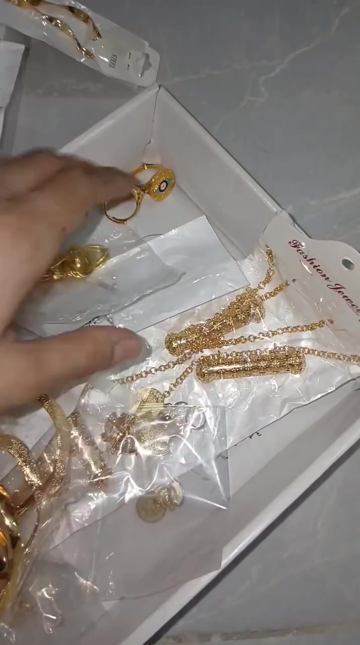 سلام عليكم 
هذا كارتون برازيلي  بي ٥٥ قطعه 
ب٦٠ وشرط احلى من التصوير والفحص يم المندوب 
ماعجبكم يرجع وكله ضمان ومايغير لون للحجز واتساب *********** القطع تخبل
